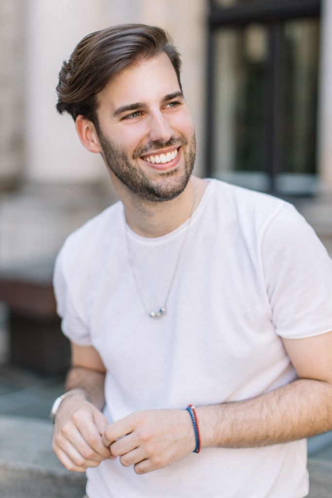 Fabijan lacht zur Seite